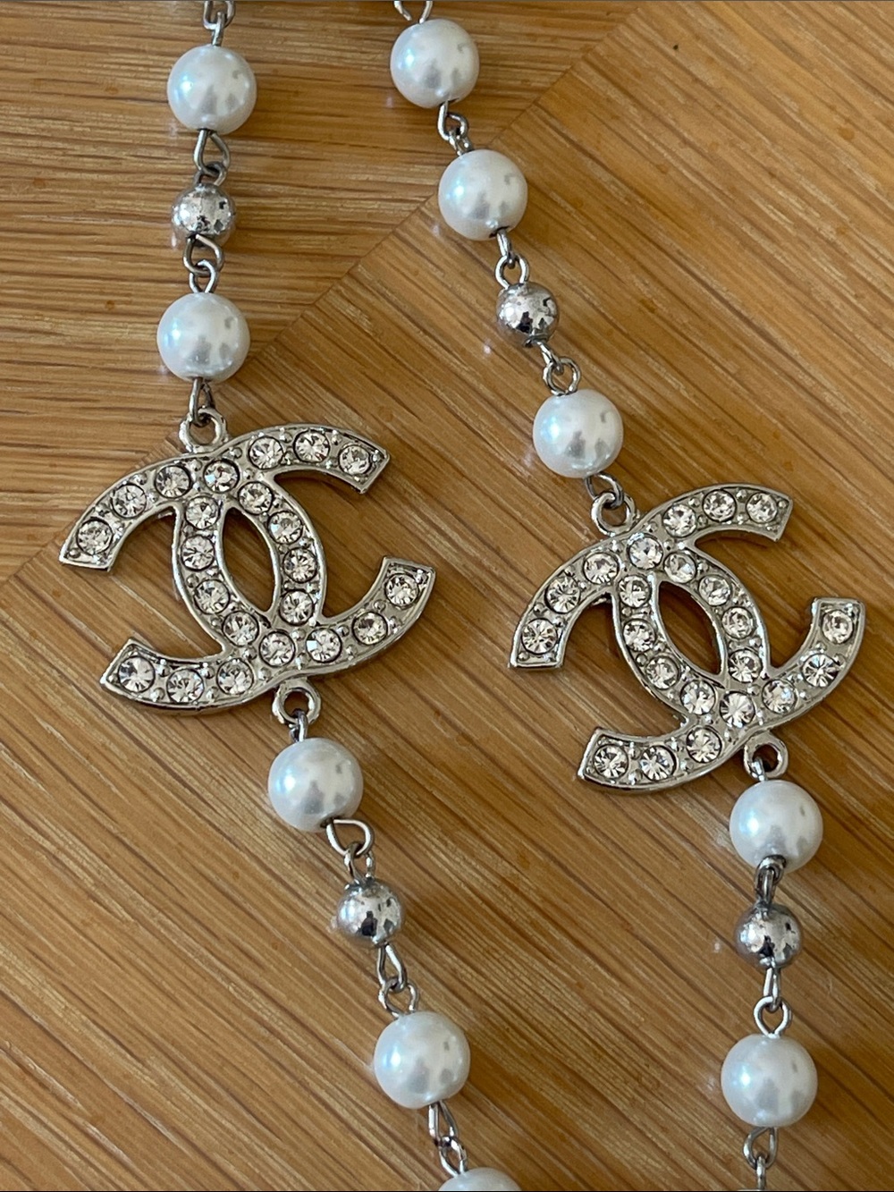 Long Pearl Necklace with Crystal CC Logos in White and Silver - Picture 4 of 4